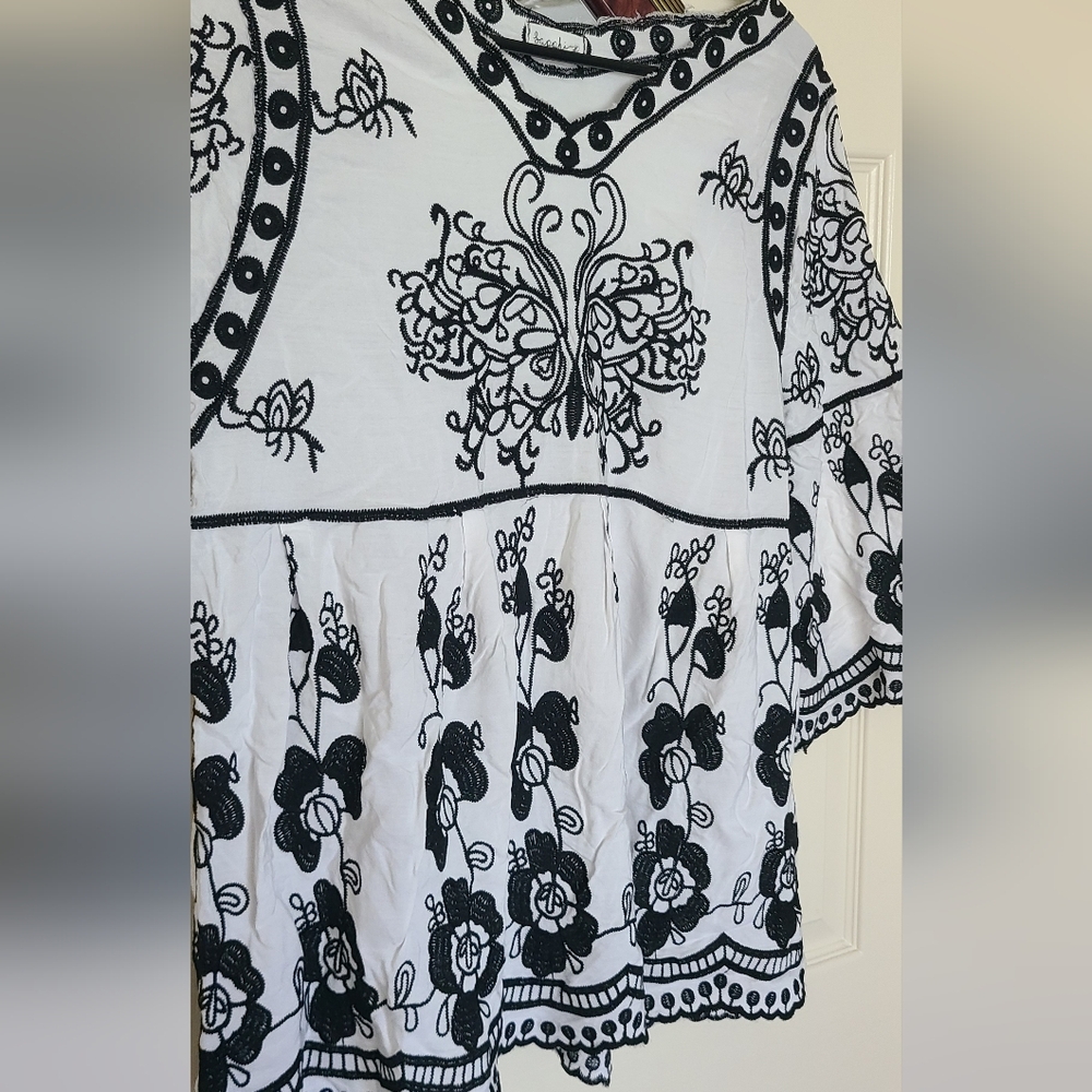 Embroidered Black and White Women's Top - Picture 3 of 8